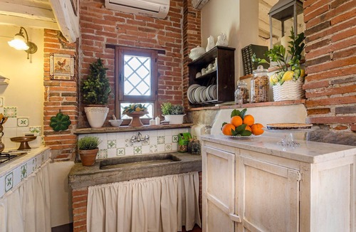 Uzzano Villa | ROSYABATE COTTAGE with Private Garden and views between Lucca and Pistoia