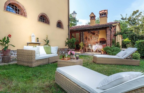 Uzzano Villa | ROSYABATE COTTAGE with Private Garden and views between Lucca and Pistoia