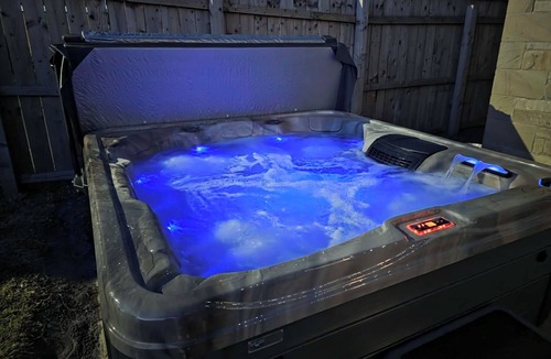 Longframlington House | Rothbury House, Luxury Family Retreat with Hot tub and Playframe