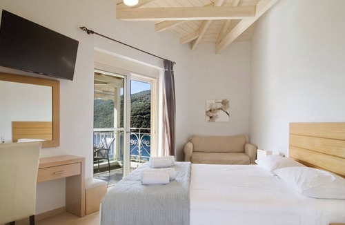 Mikros Gialos Hotel | ROUDA VILLAGE