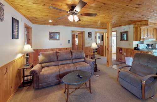 Sabinsville Cabin | Rough Cut Lodge - Suite 6