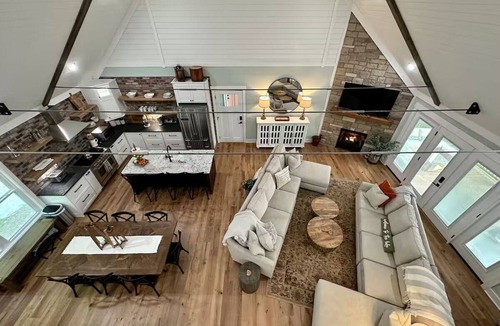 Westview House | Rough River Lake - 5BR Waterfront Home - Sleeps 15 - Firepit