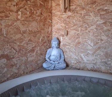 Winnezeele House | Roulotte et Jacuzzi de Rachel au Domaine du Reuze