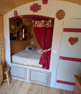 Monteils House | Roulotte romantique avec piscine en Cévennes
