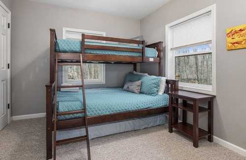 Fountain House | Round Lake Lodge W/ Pontoon Boat Rental