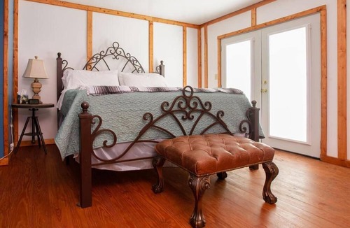 Round Top Hotel | Round Top Hotel