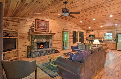Helen Cabin | Roundabout Cabin 2/2! Pool Table! Near Helen!
