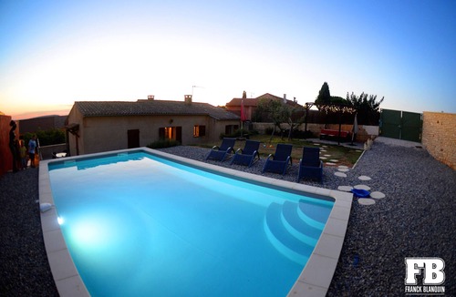 Roussillon House | Roussillon: a house in the village centre for 4-6 with a garden & swimming pool