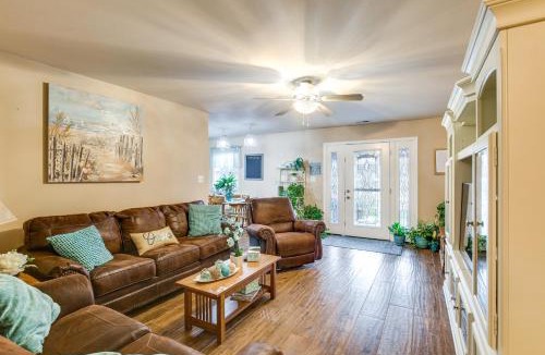Litchfield House | Route 66 Gem! Charming Litchfield Home w/Yard