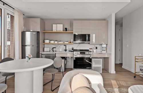 Greenpoint Apartment | Rove Travel | Seren 205 | Cozy Apt w/Balcony