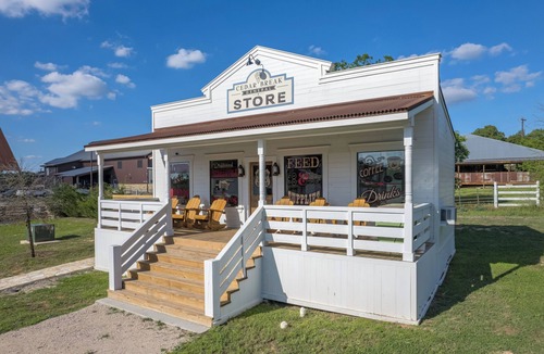 Driftwood Cabin | Row Home - Standard Cabin I