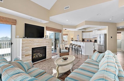 Midtown Ocean City Condo | Royal Beach 401 - 1of a kind luxury 4 br penthouse with pool.