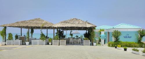 Al Kubus Resort | Royal Beach Hotel & Resort
