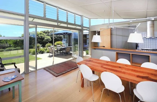 Omiha House | Royal Blue - Elevated Putiki Bay Views