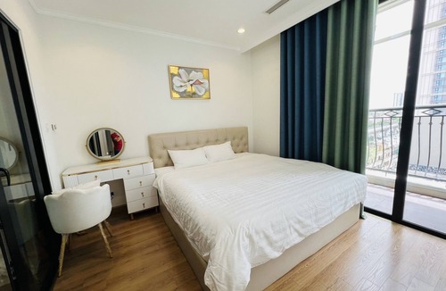 Thanh Xuan Apartment | Royal City 1 Br Apartment - Friendly/Cozy