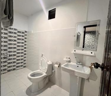 Karachi House | Royal Confort Inn