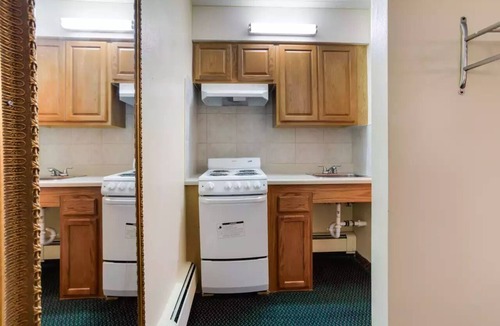 Clearfield Hotel | Royal Inn Clearfield