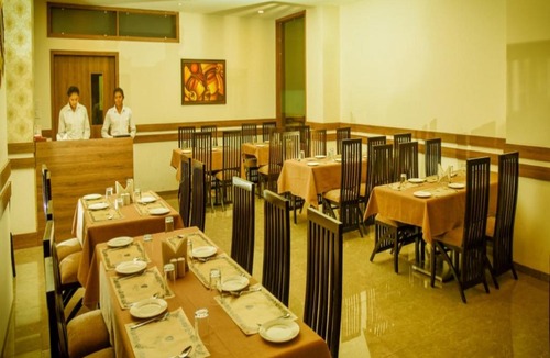 Khandwa Hotel | Royal Inn