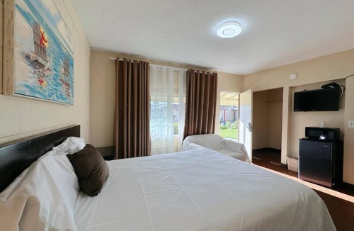 Hemet Hotel | Royal Inn & Suites