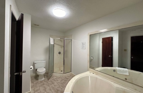 Fort Mc Clellan Hotel | Royal Inn