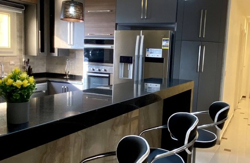 Al-'Atarin Apartment | Royal Luxury Apartment with Gorgeous Sea View