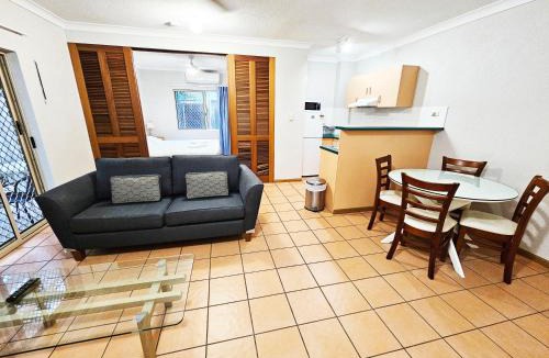 Cairns North Apartment | Royal Palm Villas