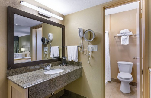 Dunbar Spring Hotel | Royal Sun Hotel & Suites