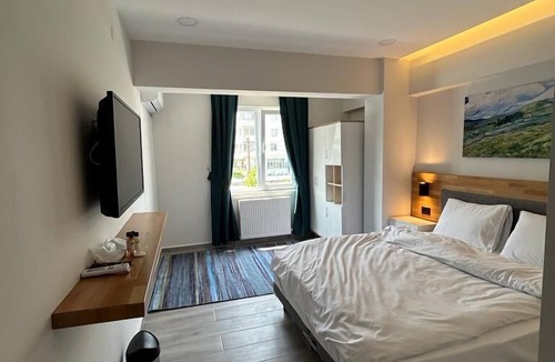 Cinarcik Hotel | Royalova Hotel