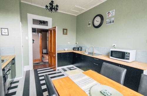 Owhango Apartment | Ruapehu's simple but splendid OWHANGO OLD POST OFFICE's 1-4 Bdr East-Wing