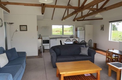 Raglan House | Ruapuke Retreat - Raglan Coastal &.Rural Views