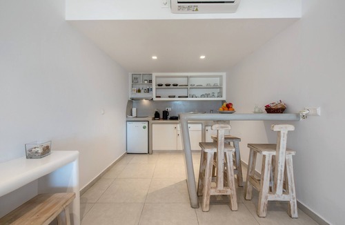 Parikia Apartment | Ruby Apartment For 2 – Cozy Seaside Retreat with Balcony and Workspace