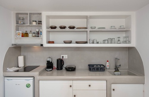 Parikia Apartment | Ruby Apartment For 2 – Cozy Seaside Retreat with Balcony and Workspace