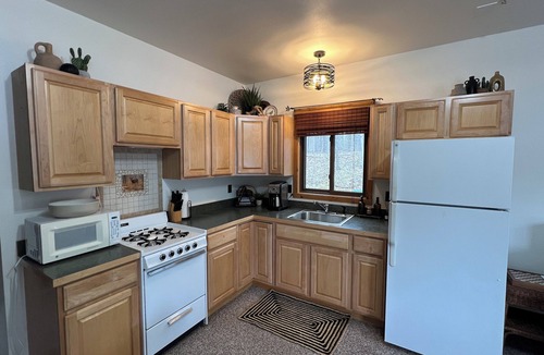 Branch Cabin | Ruby Creek Guesthouse Retreat-Pere Marquette River.