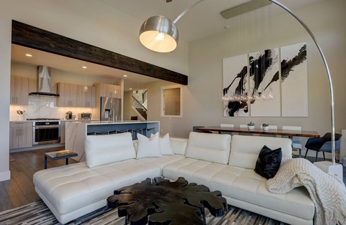 Southeast Bend House | Ruby Peak - Outdoor Living! Modern & Fresh, Hot Tub, A/C, Mountain View, Peloton