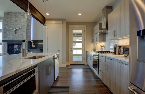 Southeast Bend House | Ruby Peak - Outdoor Living! Modern & Fresh, Hot Tub, A/C, Mountain View, Peloton