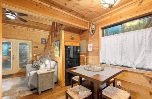 Sautee Nacoochee Cabin | Ruby's Haus | Hot Tub | Dog Friendly | Fireplace