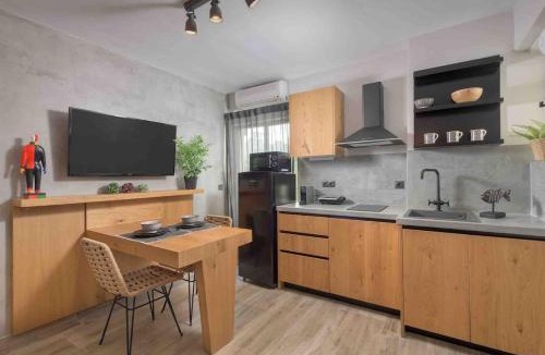 Petaloudes Apartment | RUBY SUITE Chic Retreat Near Old Town, 2 balconies