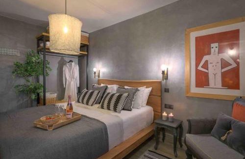 Petaloudes Apartment | RUBY SUITE Chic Retreat Near Old Town, 2 balconies