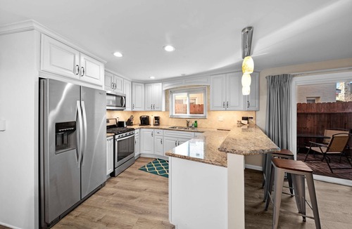 Balboa Island House | Ruby Villa A - Stay for 6!