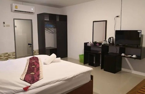 Warin Chamrap Apartment | Ruen Bua resident