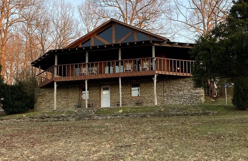Lancing Cabin | Rugged and Rustic Tennessee Mountain Cabin With Loft