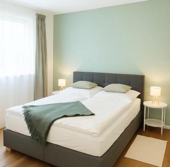 Bruckberg Apartment | RuheTraum 80 - helles Design-Apartment mit Terrasse Parkplatz & Self-Check-in