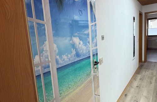 Chieming Apartment | Ruhig gelegene Ferienwohnung mit Terrasse