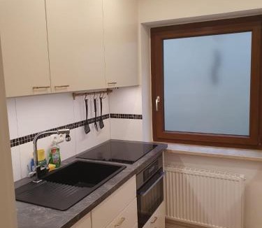 Altperlach Apartment | Ruhige 80 m2 Duplexwohnung mit Garten, 2 Bädern und Parkplatz nahe Innenstadt