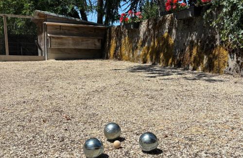 Saint-Sulpice-d'Excideuil Other | Ruime caravan met prive sanitair, laadpaal en vast bed