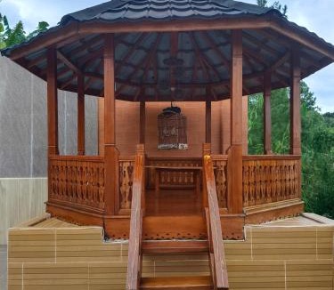 Tenjolaya Villa | Rumah kayu healing di kaki gunung Salak