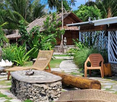 Nuhu Roa Villa | Rumah Tua Beachfront Heritage House at MANOA
