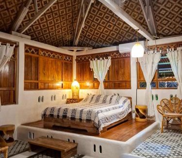 Nuhu Roa Villa | Rumah Tua Beachfront Heritage House at MANOA