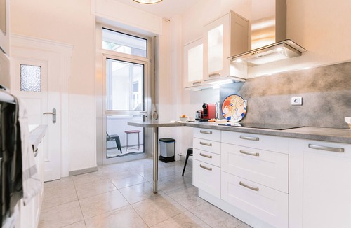 Nouvelle Ville Apartment | Rumi : 90m2 - 4Beds - Elevator - Quartier Impérial - Gare - Centre-Ville