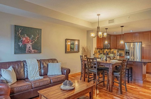 Canmore Apartment | Rundle Range Retreat Lux Mtn View Condo near dt